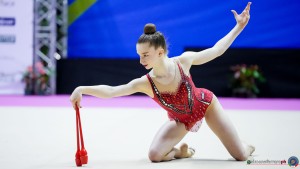 iris giovinazzo bianco cristina un clavette sfe02397a copia simone ferraro ph copia